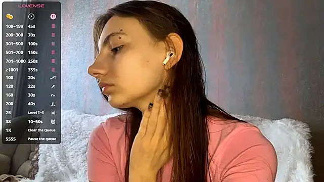 Snapshot of AlisaBloom chatting on 6, 4, 2026 AlisaBloom online show from 6, 4, 2026