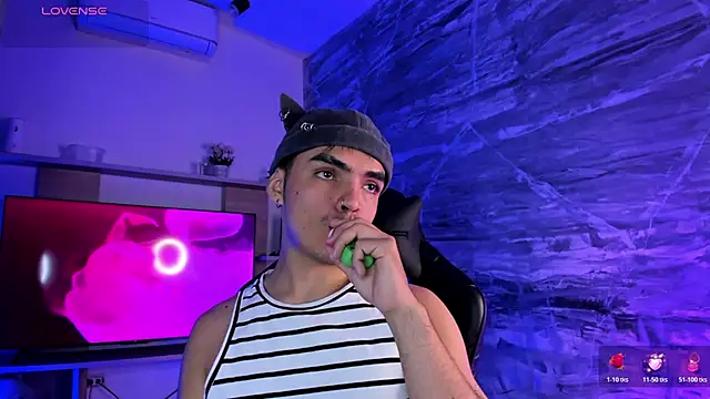 Snapshot of NicoKinggs_ chatting on 5, 4, 2026 NicoKinggs online show from 5, 4, 2026