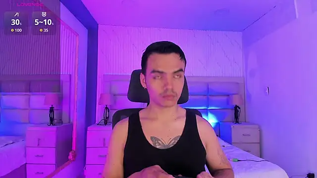 Snapshot of NicoKinggs_ chatting on 6, 4, 2026 NicoKinggs online show from 6, 4, 2026