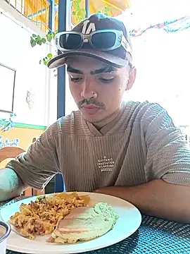 Snapshot of NicoKinggs_ chatting on 18, 4, 2026 NicoKinggs online show from 18, 4, 2026