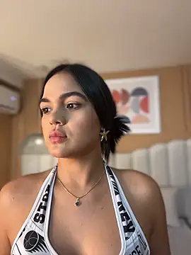 Snapshot of Bella-Ferrer chatting on 17, 4, 2026 Bella-Ferrer online show from 17, 4, 2026