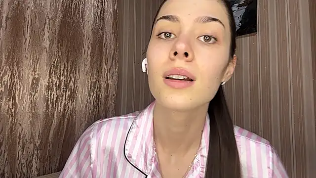 Snapshot of AylaLust chatting on 9, 4, 2026 AylaLust online show from 9, 4, 2026