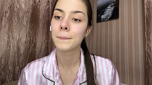 Snapshot of AylaLust chatting on 10, 4, 2026 AylaLust online show from 10, 4, 2026