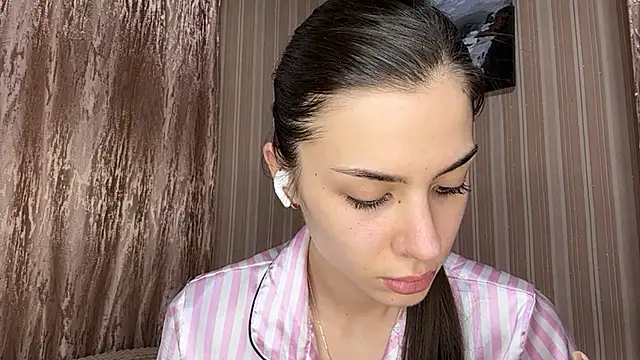 Snapshot of AylaLust chatting on 11, 4, 2026 AylaLust online show from 11, 4, 2026