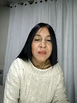 Snapshot of Camillemonroe_ chatting on 4, 4, 2026 Camillemonroe online show from 4, 4, 2026