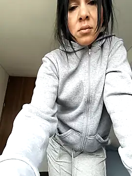 Snapshot of Camillemonroe_ chatting on 17, 4, 2026 Camillemonroe online show from 17, 4, 2026