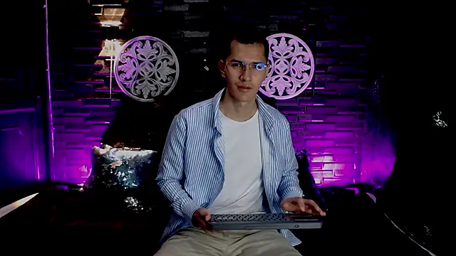 Snapshot of MilanDavid1 chatting on 23, 3, 2026 MilanDavid1 online show from 23, 3, 2026