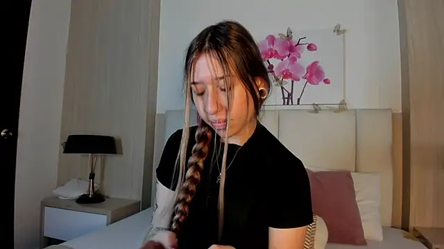Snapshot of AmberVegaa chatting on 12, 4, 2026 AmberVegaa online show from 12, 4, 2026