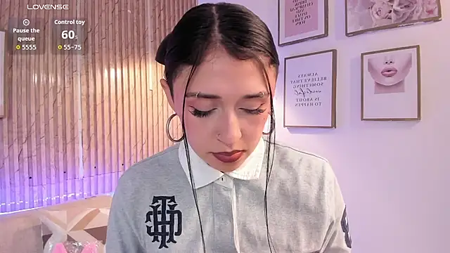 Snapshot of Zoey_monroe chatting on 3, 4, 2026 Zoey monroe online show from 3, 4, 2026