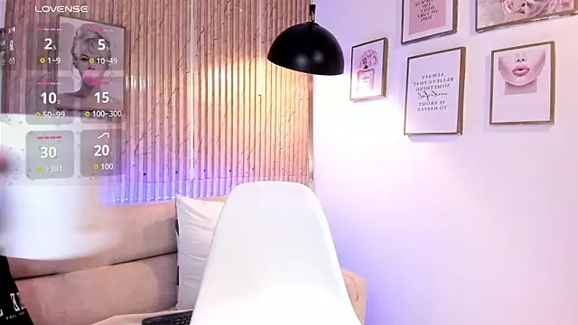 Snapshot of Zoey_monroe chatting on 11, 4, 2026 Zoey monroe online show from 11, 4, 2026