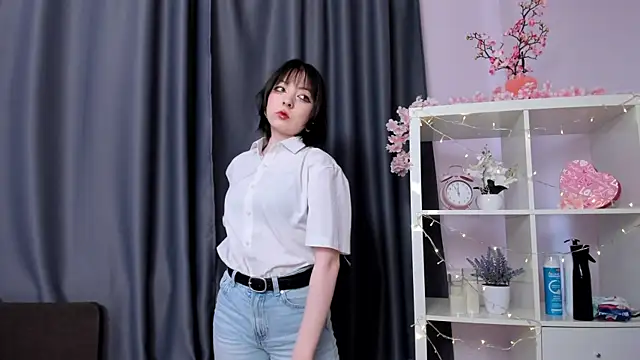 Snapshot of LeannKindla chatting on 23, 4, 2026 LeannKindla online show from 23, 4, 2026