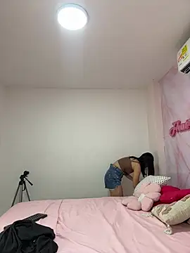 Snapshot of Adalyn_Cute chatting on 17, 4, 2026 Adalyn Cute online show from 17, 4, 2026