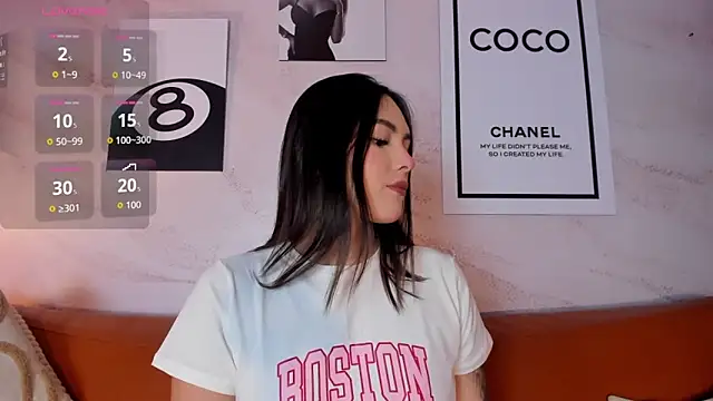 Adalyn Cute online show from 13, 6, 2026