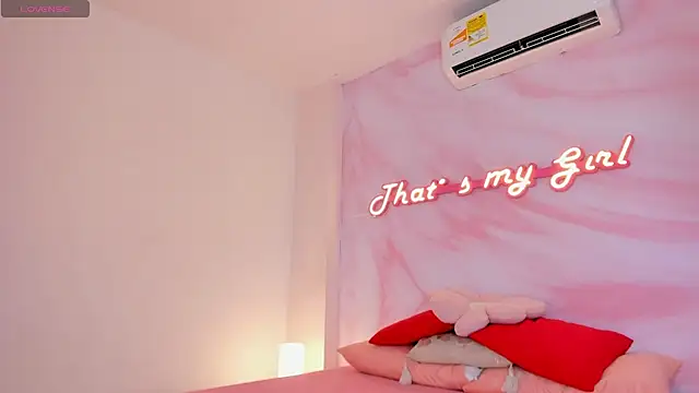 Adalyn Cute online show from 18, 7, 2026