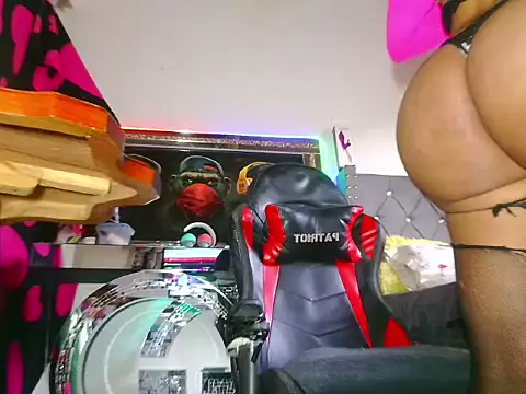 Snapshot of candy_aass chatting on 7, 4, 2026 candy aass online show from 7, 4, 2026