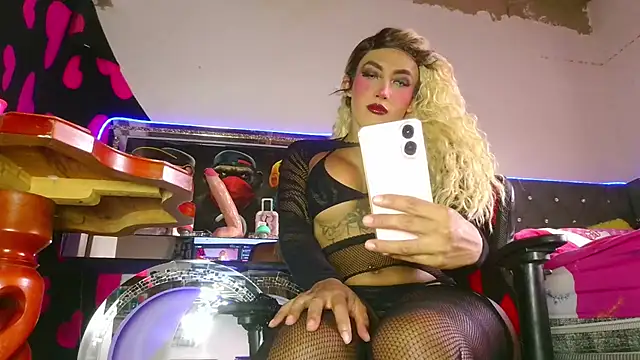 Snapshot of candy_aass chatting on 27, 4, 2026 candy aass online show from 27, 4, 2026