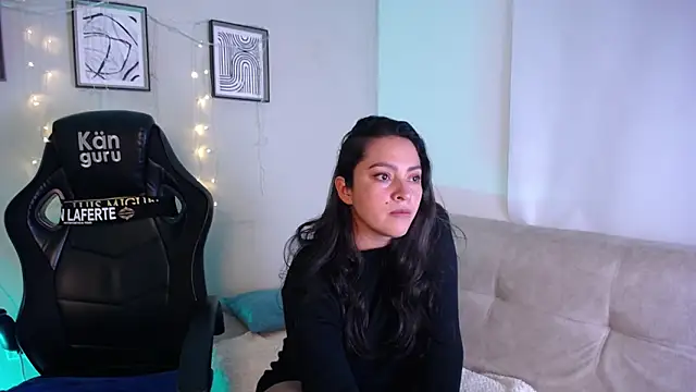 Snapshot of Siara_Belle chatting on 1, 4, 2026 Siara Belle online show from 1, 4, 2026