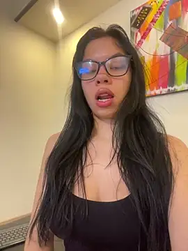 Snapshot of Queen_Chanel_XXX chatting on 3, 4, 2026 Queen Chanel XXX online show from 3, 4, 2026