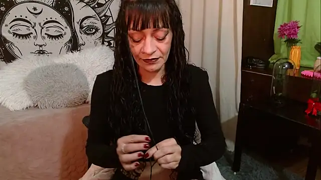 Snapshot of _Alexandra_Jones chatting on 28, 4, 2026 Alexandra Jones online show from 28, 4, 2026