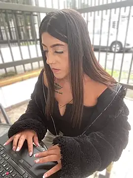 Snapshot of Electra_Pinkk chatting on 15, 4, 2026 Electra Pinkk online show from 15, 4, 2026