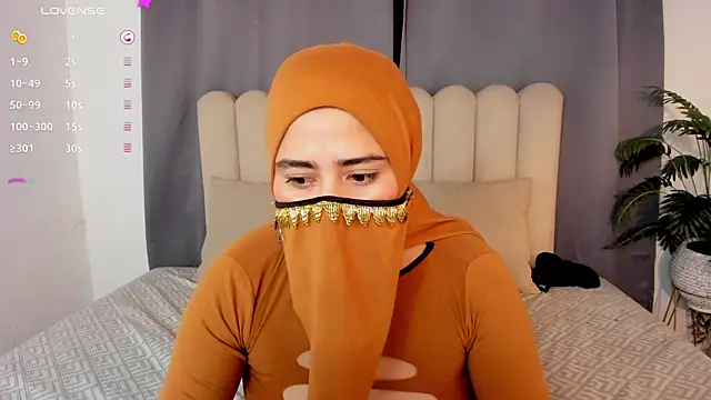 Snapshot of bahiya_aziz chatting on 24, 4, 2026 bahiya aziz online show from 24, 4, 2026