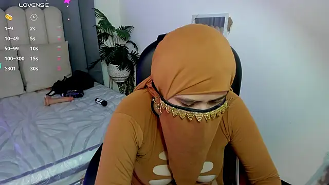 Snapshot of bahiya_aziz chatting on 6, 6, 2026 bahiya aziz online show from 6, 6, 2026