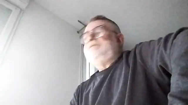 Snapshot of oura chatting on 4, 4, 2026 oura online show from 4, 4, 2026