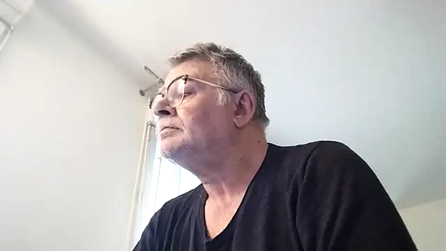 Snapshot of oura chatting on 25, 4, 2026 oura online show from 25, 4, 2026