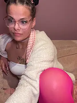 EmiliaSunx online show from 11, 3, 2026