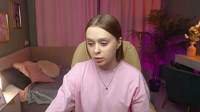 Snapshot of Megg_Ryan chatting on 8, 4, 2026 Megg Ryan online show from 8, 4, 2026