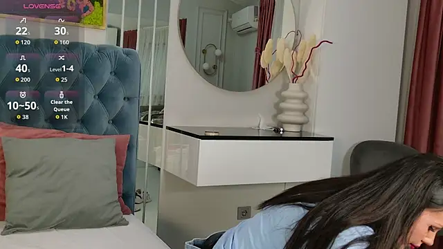 Snapshot of AnneRey chatting on 8, 4, 2026 AnneRey online show from 8, 4, 2026