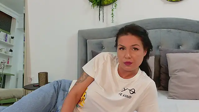 Snapshot of AnneRey chatting on 21, 4, 2026 AnneRey online show from 21, 4, 2026