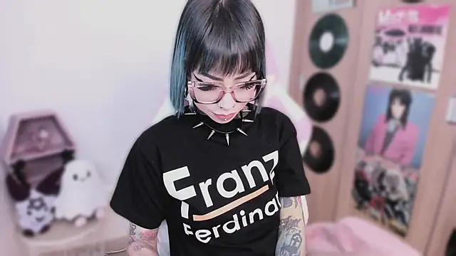 Snapshot of shes_creepy chatting on 1, 4, 2026 shes creepy online show from 1, 4, 2026