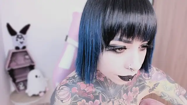 Snapshot of shes_creepy chatting on 28, 4, 2026 shes creepy online show from 28, 4, 2026