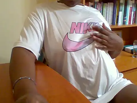 Snapshot of melaninebony2 chatting on 27, 3, 2026 melaninebony2 online show from 27, 3, 2026