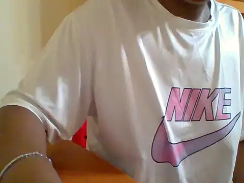 Snapshot of melaninebony2 chatting on 27, 3, 2026 melaninebony2 online show from 27, 3, 2026