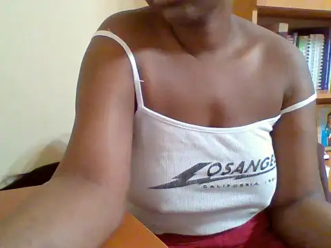 Snapshot of melaninebony2 chatting on 1, 4, 2026 melaninebony2 online show from 1, 4, 2026