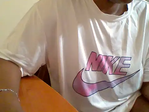 Snapshot of melaninebony2 chatting on 2, 4, 2026 melaninebony2 online show from 2, 4, 2026