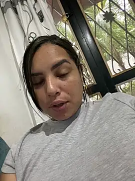 Snapshot of Kira33_ chatting on 3, 4, 2026 Kira33 online show from 3, 4, 2026