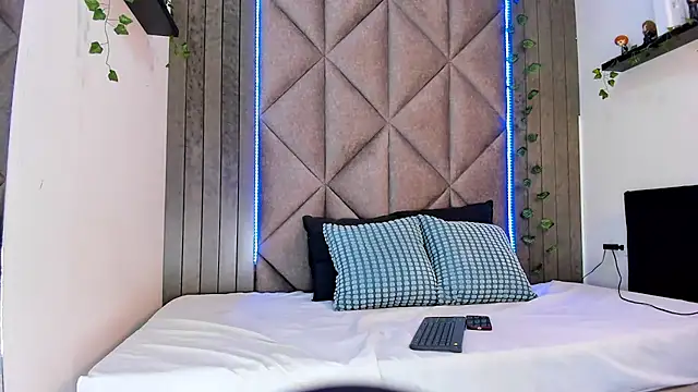 Snapshot of Meganlove__ chatting on 3, 4, 2026 Meganlove online show from 3, 4, 2026