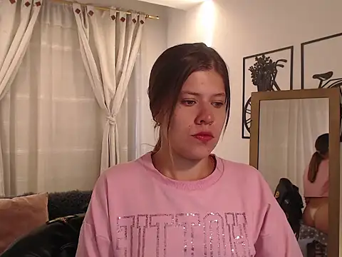 Snapshot of Moonna_linnda chatting on 12, 3, 2026 Moonna linnda online show from 12, 3, 2026