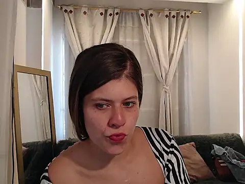 Snapshot of Moonna_linnda chatting on 25, 3, 2026 Moonna linnda online show from 25, 3, 2026