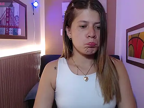 Snapshot of Moonna_linnda chatting on 20, 4, 2026 Moonna linnda online show from 20, 4, 2026