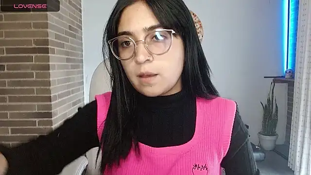 Snapshot of sweet-little chatting on 17, 3, 2026 sweet-little online show from 17, 3, 2026
