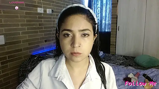 Snapshot of sweet-little chatting on 26, 3, 2026 sweet-little online show from 26, 3, 2026