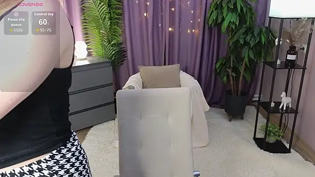 Snapshot of BlondeLina chatting on 9, 4, 2026 BlondeLina online show from 9, 4, 2026