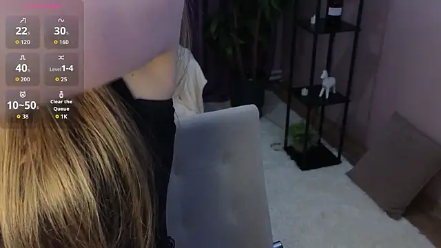 Snapshot of BlondeLina chatting on 19, 4, 2026 BlondeLina online show from 19, 4, 2026