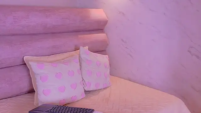 Snapshot of EmmaCollins01 chatting on 12, 3, 2026 EmmaCollins01 online show from 12, 3, 2026