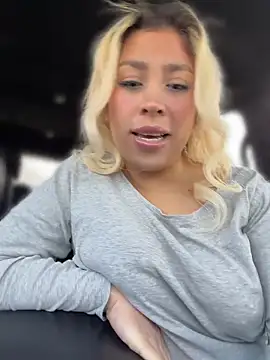 Snapshot of mxmxee chatting on 8, 4, 2026 mxmxee online show from 8, 4, 2026