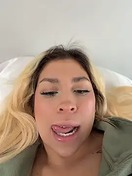 Snapshot of mxmxee chatting on 11, 4, 2026 mxmxee online show from 11, 4, 2026